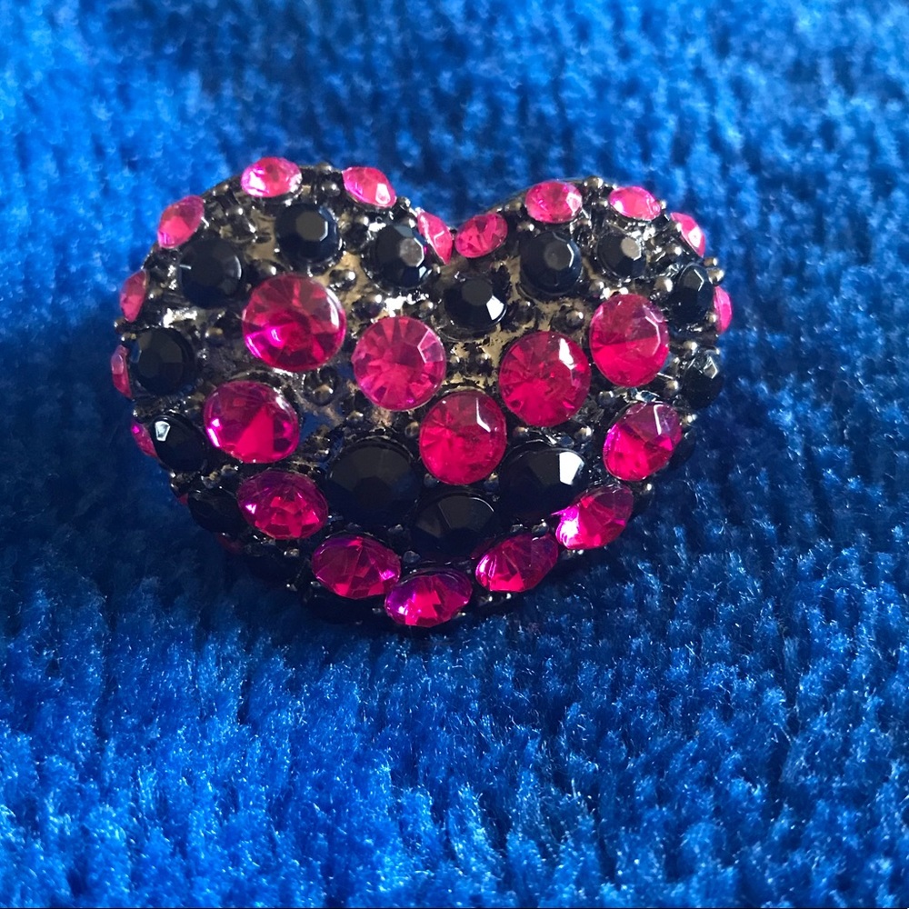 Pink & Black heart shaped fashion ring (stretches)